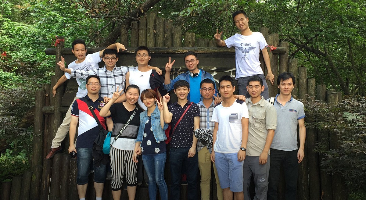 初夏相约去山间丛林走走，感受大自然的生机勃勃